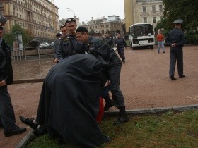 Задержания у Соловецкого камня. Фото Василия Иванова, Каспаров.Ru Задержания у Соловецкого камня. Фото Василия Иванова, Каспаров.Ru