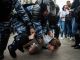 Москва, нападение ОМОНа на протестующих, 12.6.17. Фото: Евгений Фельдман, источник - meduza.io